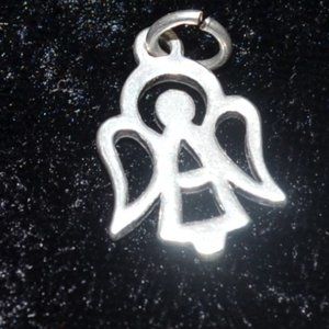 James Avery marking not visible